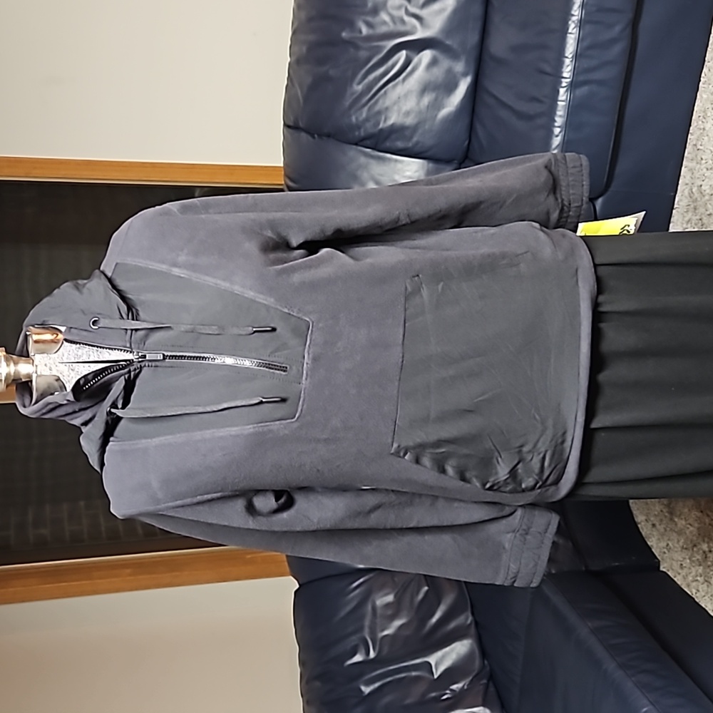 All in Motion pullover kangaroo pocket hoodie